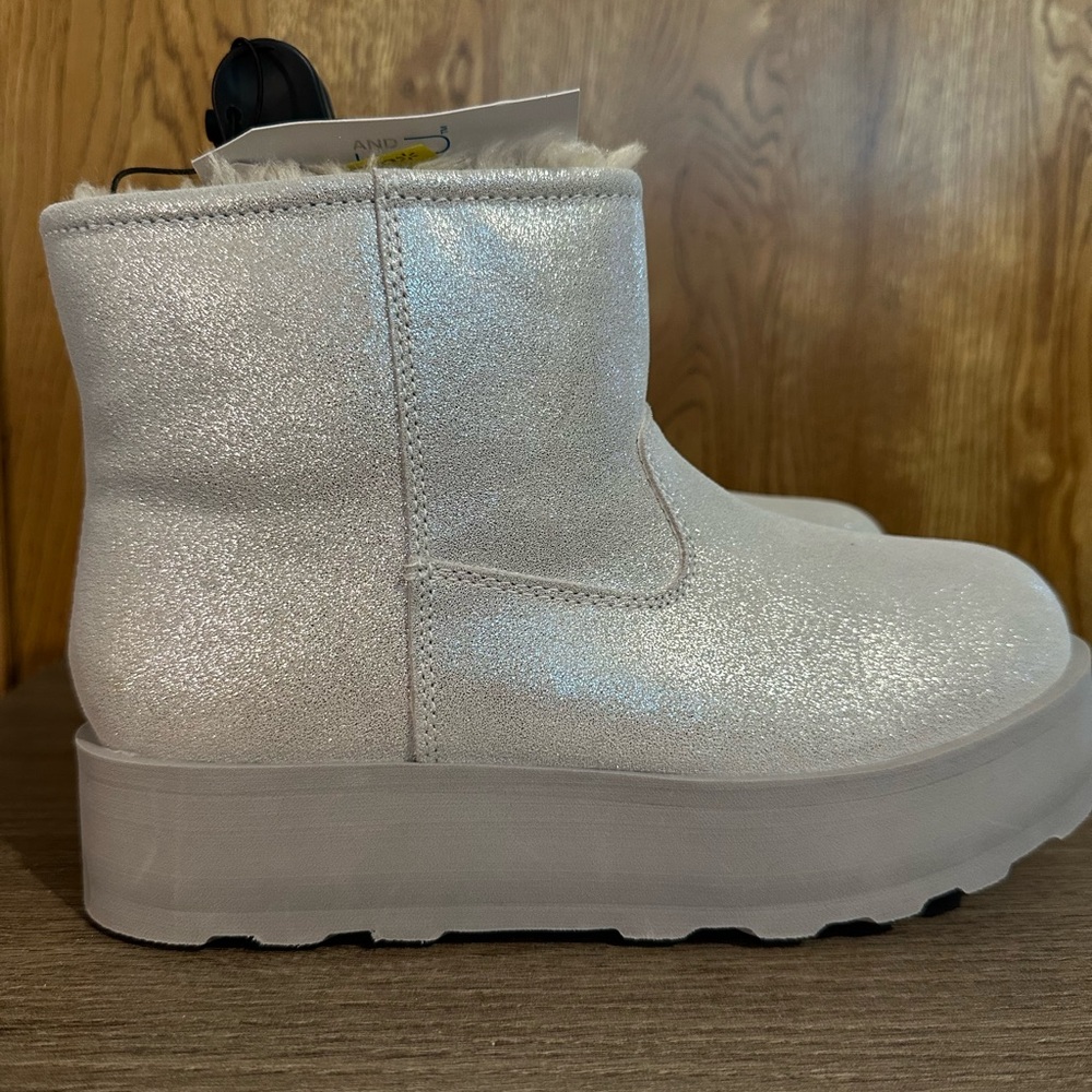 Time and True Genuine Leather Sherpa lined winter boots Size 7 iridescent hue - Picture 9 of 9
